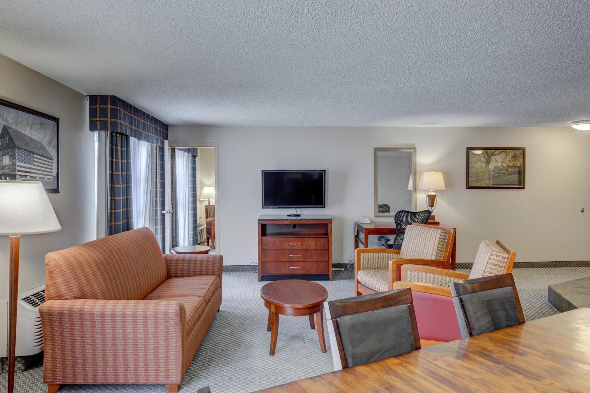Riverside Hotel 3*