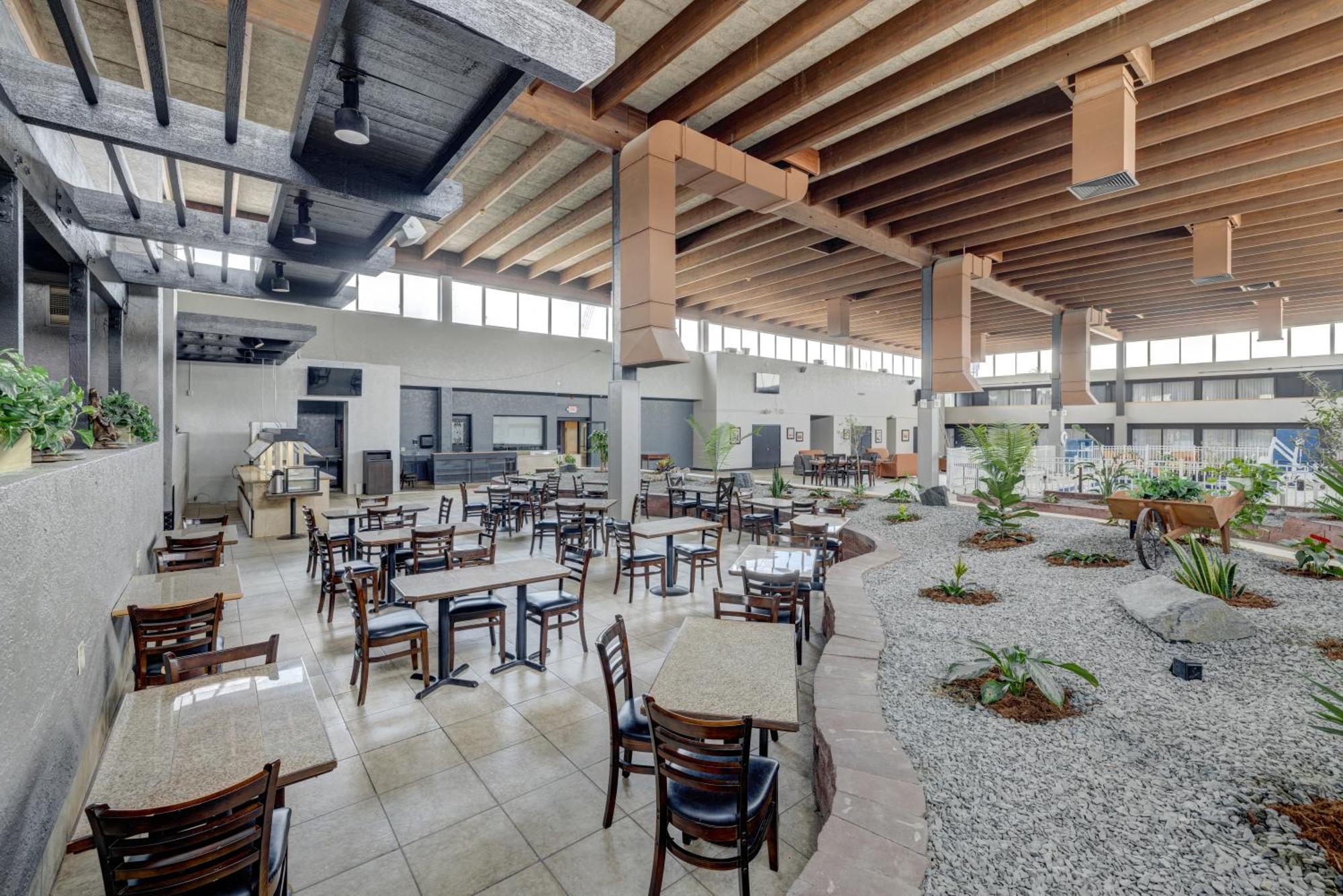 Riverside Hotel 3*